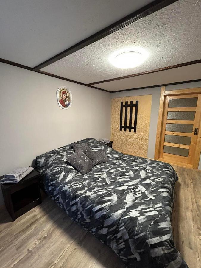 Pid Lisochkom Verkhovyna Bagian luar foto