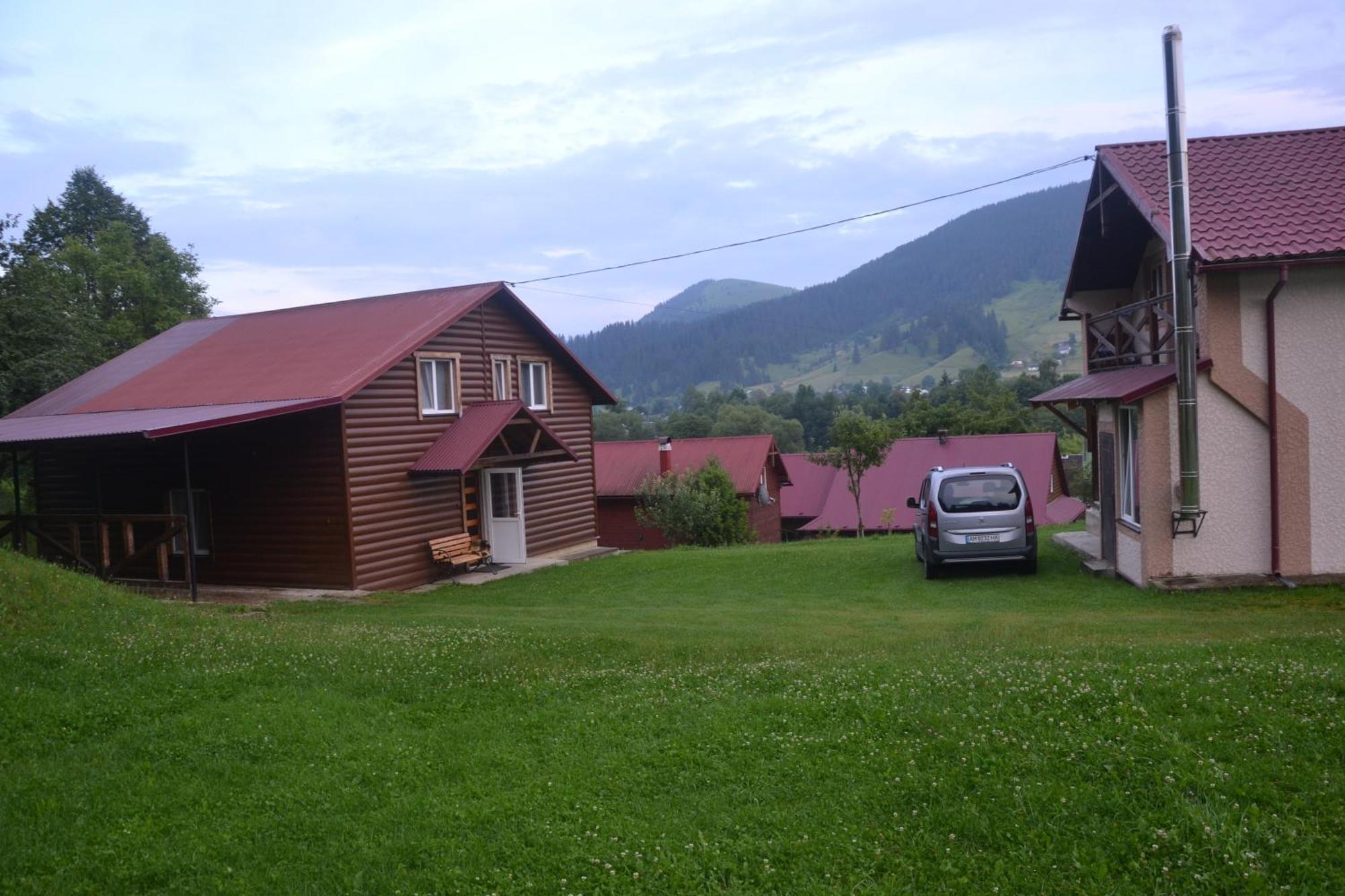 Pid Lisochkom Verkhovyna Bagian luar foto